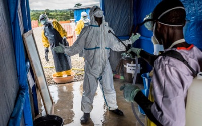 Nhật Bản hỗ trợ Tây Phi 100 triệu USD chống dịch Ebola